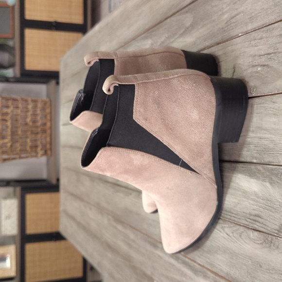 Marc Fisher Suede Ankle Boots In Light Tan Size Woman's 9 - Picture 8 of 11